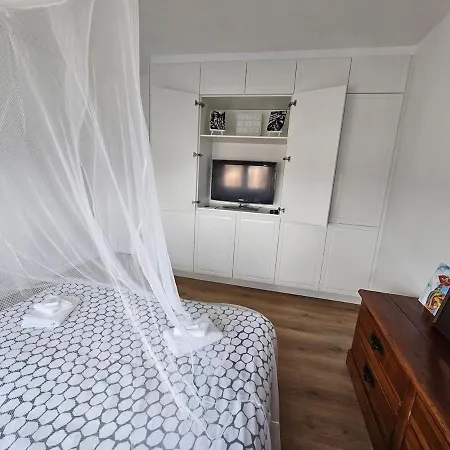 Apartment El - Cozy Bright Flat In The Corner Of